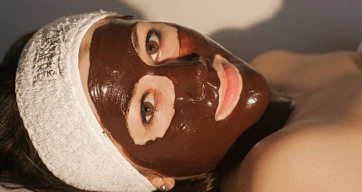 Máscara con cacao para o rexuvenecemento da pel